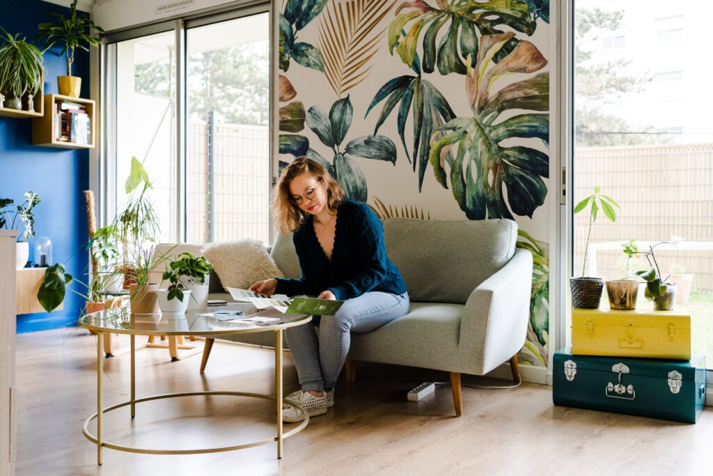 Laura Heslop — décoratrice d'intérieur holistique et
consultante Feng Shui à Lyon, spécialisée dans l’harmonisation énergétique des lieux de vie