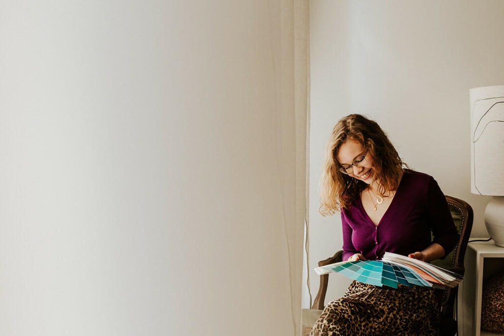 Laura Heslop, décoratrice d’intérieur holistique, créatrice d’espaces pour professionnels qui soutiennent le bien-être, la concentration et la productivité