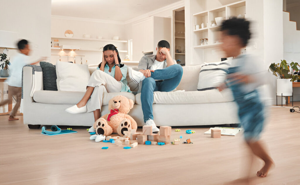 Observation des besoins familiaux : couple dépassé avec enfants, étape clé de ma méthode de conseil déco