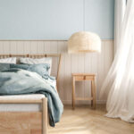 chambre apaisante aux tons bleu et rose poudré, évoquant la psychologie des couleurs et le bien-être intérieur