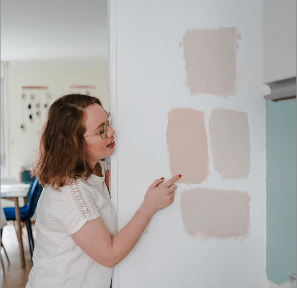 Coaching couleurs personnalisé à Lyon : accompagnement holistique pour choisir les teintes qui vous ressemblent
