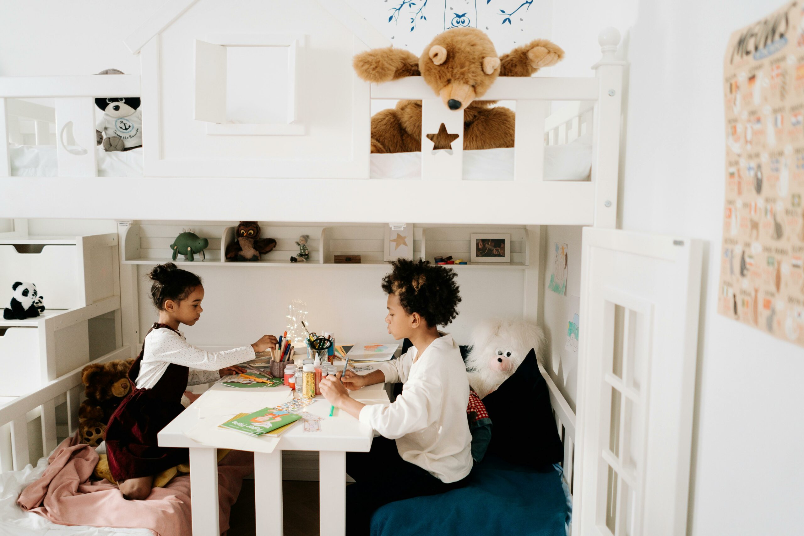 Chambre partagée : comment deux enfants peuvent bien dormir dans la même pièce ?
